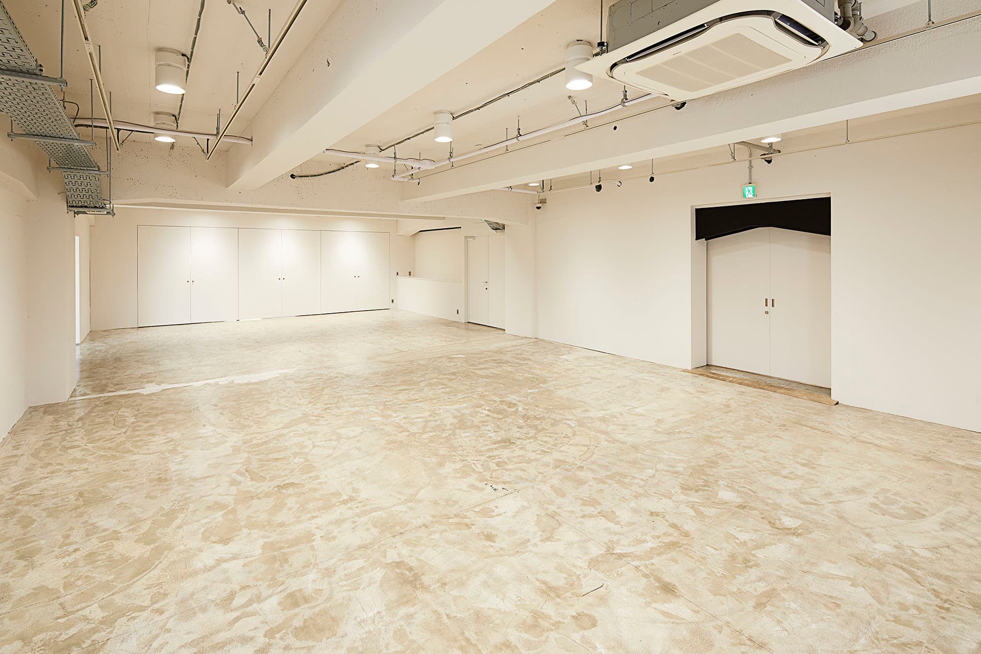 DAIKANYAMA GARAGE 2F / space2
