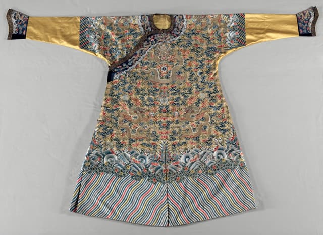 吉服。柄の位置が身体の位置を決める。逆ではない。