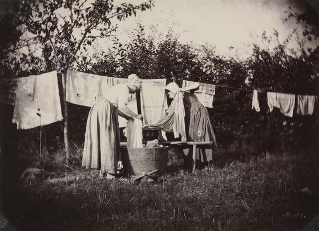 1870 年代。洗濯。日常は撮られると儀式になる。