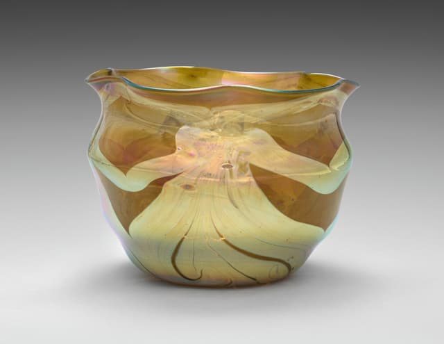 A bowl that changes colour as you walk past. Interaction design, 1896. No sensors.